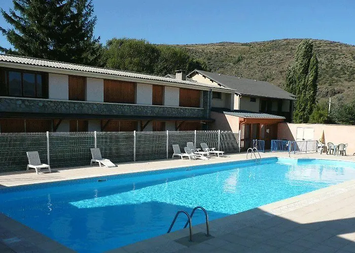 Village Club D' Yravals Semesteranläggning (resort)